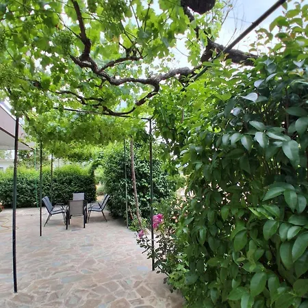 Amyclae Heritage House-traditional Stone With Modern Comforts Сasa de vacaciones