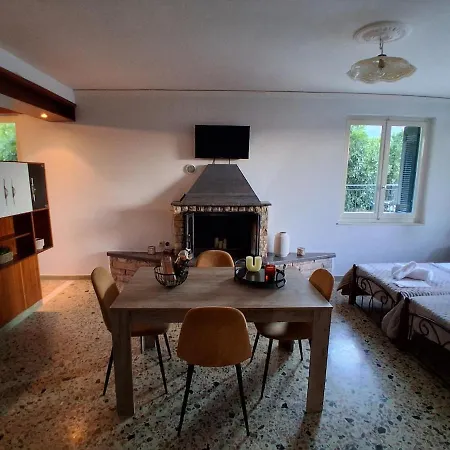 Сasa de vacaciones Amyclae Heritage House-traditional Stone With Modern Comforts