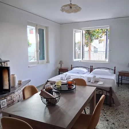 Amyclae Heritage House-traditional Stone With Modern Comforts * Esparta