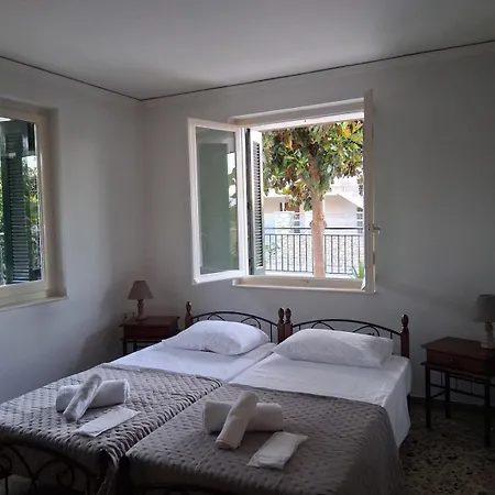 Сasa de vacaciones Amyclae Heritage House-traditional Stone With Modern Comforts *